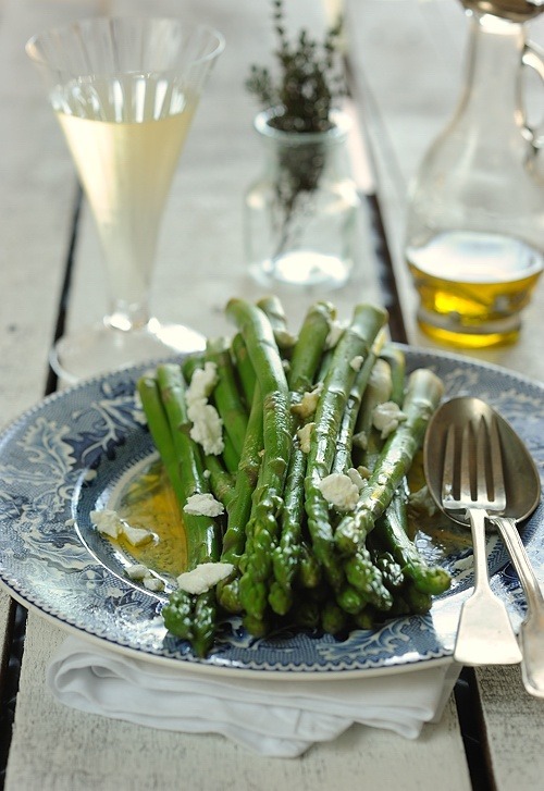 basilgenovese:

Asparagus with Feta Cheese
