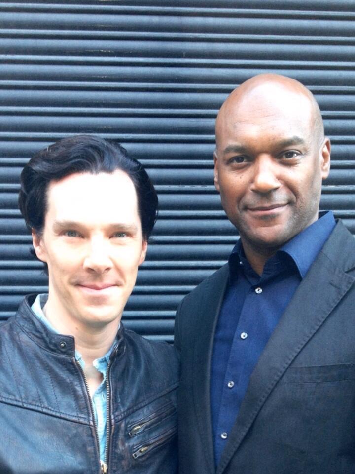 londonphile:


Mr Cumberbatch and I hard at it tonight. Great fun, good work, top man. 

https://twitter.com/colinsalmon24/status/342037095524757504/photo/1

HOW TALL IS COLIN!? 
Nice hair and leather BCumbs. 