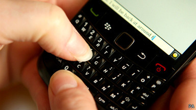 BlackBerry y la ruleta rusa 





 

BlackBerry anunció este martes un nuevo teléfono, pero lo que acaparó los titulares fue…View Post