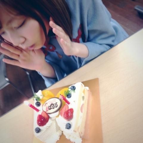[Mobile Mail] Shimazaki Haruka 2014.03.14&#160;18:04:03
Myojo今日、撮影でお诞生日をお祝いしてくれました(・ω・)
Today, everyone celebrated my birthday in the photoshooting location (・ω・)