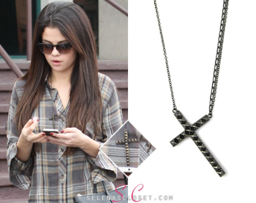 Back in December Selena Gomez was photographed heading to lunch with friend Sammy Droke, wearing an Alex &amp; Chloe Kneeling Thin Pyramid Cross Necklace in color Antique Silver. This necklace is currently on half price sale for $60.00. <br /> Buy it HERE <br /> She wore it with a Rails plaid shirt, Zadig &amp; Voltaire boots, Toms sunglasses and her Dolce &amp; Gabbana bag.