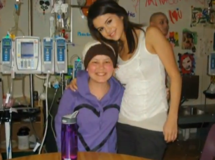 
Selena Gomez with a patient at the City of Hope (July 2011)
