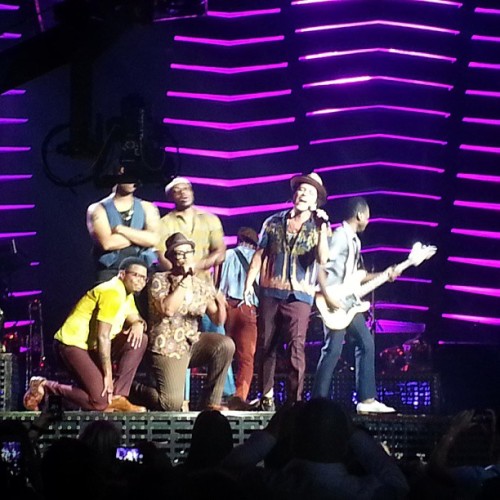 vuittonc: AMAZING NIGHT. Almost lost my voice and ears are still ringing, but oh so worth it. #moonshinejungletour #brunomars