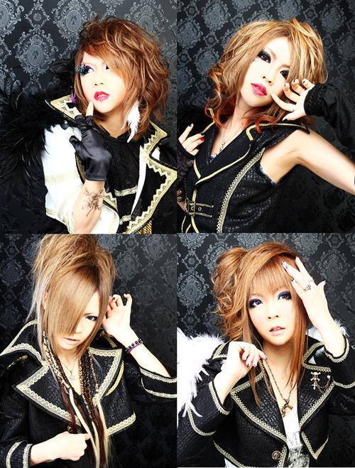 ENGLISH: HeLioS Gt.シロン(shilon) will depart after their live at Takadanobaba AREA at 2013/06/14 PORTUGUÊS: Gt.シロン(shilon) vai deixar o HeLioS @ 2013/06/14