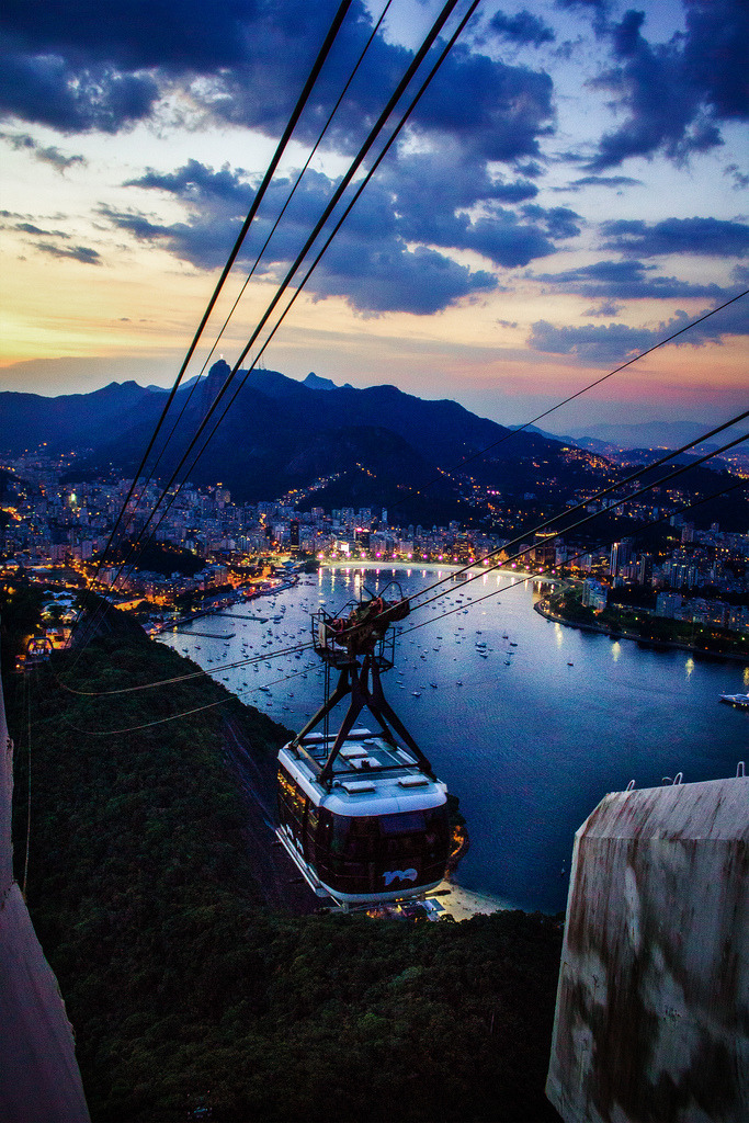 0mnis-e:    Rio de Janeiro lights. (por Eduardo Berthier)  