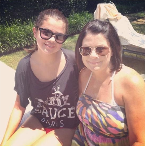 
New/old fan picture with Selena at a Dallas Hotel Pool over the summer
