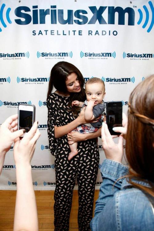 @SiriusXMHits1: With a new baby sister @selenagomez loves babies! They also love her! #Hits1SelenaPremiere 