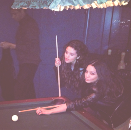 A new rare picture of Selena Gomez and Vanessa Hudgens