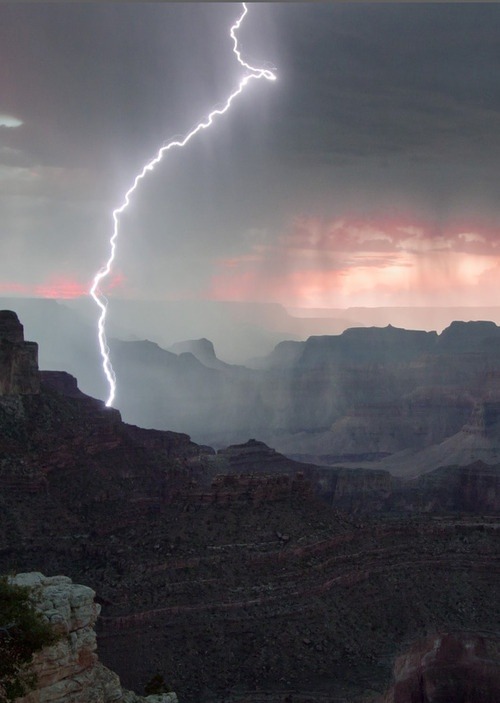 x-enial:

Lightning Storm (source)
