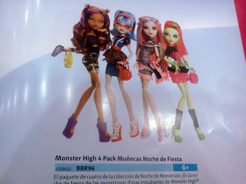 westcoastavenger:

So I realized that the pics of the new MH dolls were really blue. So I fixed em in photoshop.

Aw, thank you Sugar! Now I&#8217;m definitely sending you that Bratz outfit! XD