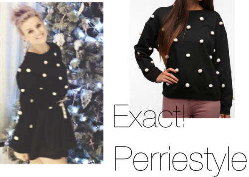 Perrie at Zayn&#8217;s House decorating the christmas tree.
Scoop neck top
