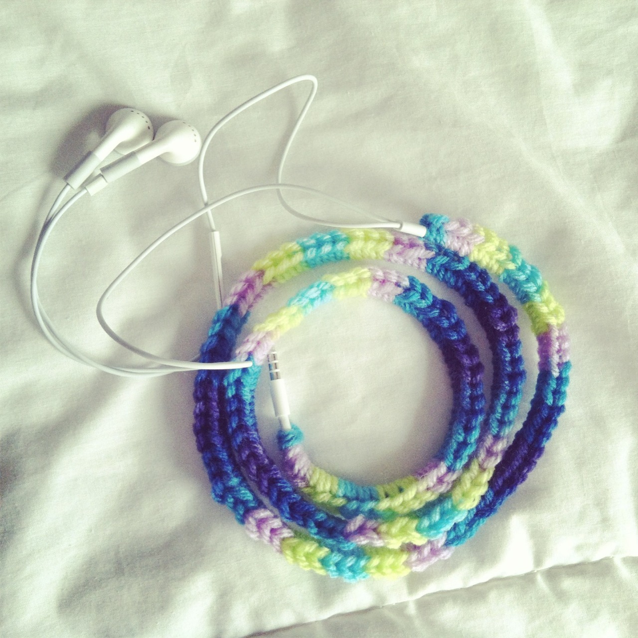 coschiecrochetedcreations:

A sure fire way to stop tangled head phones? Crochet them!

&#8212;
WOW I always want to do this and never do. What great color choices!