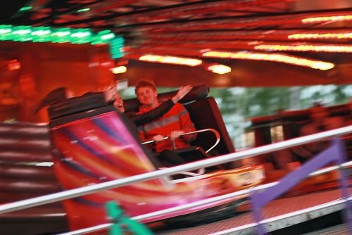 Spinning carnival ride