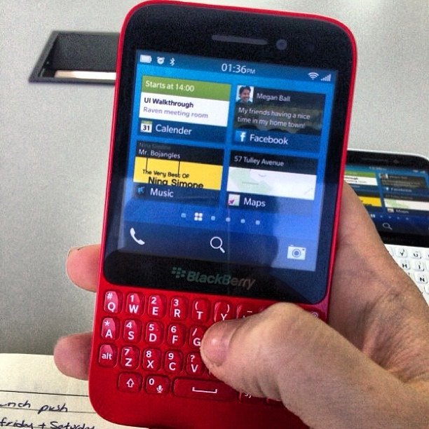 Captan imagen del BlackBerry R10 en color rojo. ¡Chécala!
Luego de la salida de los primeros modelos con BlackBerry 10 parece que en el evento BlackBerry…View Post