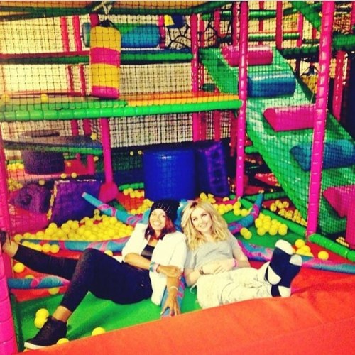 New picture of Perrie with Sam yesterday