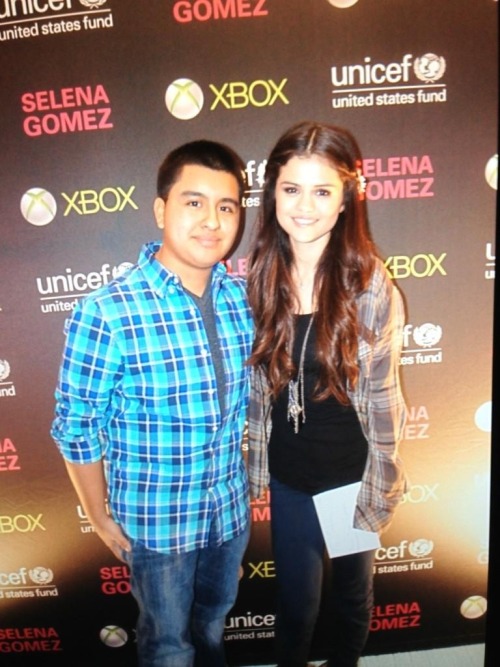 @LoveGomezGrande: My meet and greet picture with selena