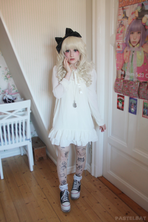 My outfit yesterday new dress from sheinside Went with a little alice twist kinda haha. :3