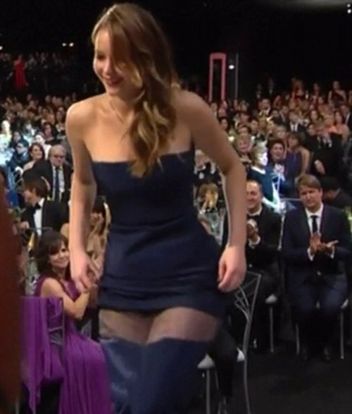 Jennifer Lawrence yummy dress malfunction