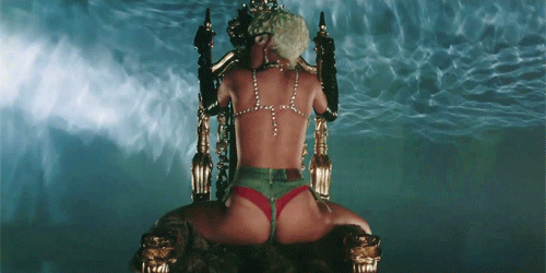 Rihanna twerking in the Pour It Up music video