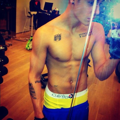 @justinbieber: Uh oh @justinbieber is losing it taking shirtless pics in the mirror” -funny people
