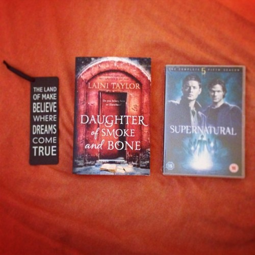 Bookmark, Daughter of Smoke and Bone and SPN S5