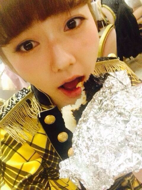 [Mobile Mail] Shimazaki Haruka 2013.12.04&#160;10:53
髪色
Hair color
 
今日で外国人意识の髪色ともさらば&#8230;(*_*)
みんなが好きな绝灭の危机黒髪にしてくる。
今日の朝ごはんママのおにぎり。
Today, goodbye to the foreigner-like hair color&#8230; (*_*)
I will dye my hair back to black which is a favourite of everyone that is in danger of extinction.
Today&#8217;s breakfast is mama&#8217;s onigiri.