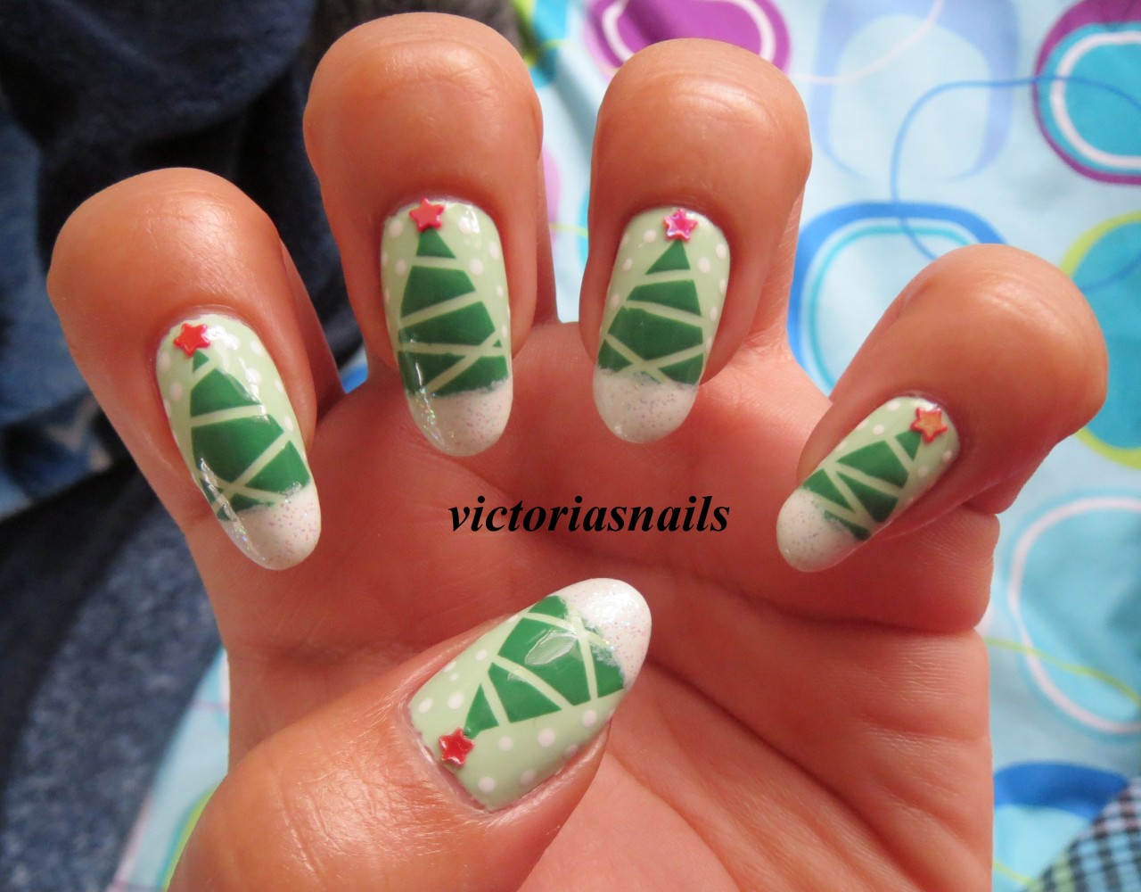 Merry Christmas!
Colors used:
Essie - Pretty Edgy
Sally Hansen - Mint Sorbet
Wet N&#8217; Wild - French White, Hallucinate