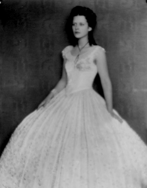 hedylamarr:</p><br /><br />
<p>Hedy Lamarr, age 19, as Empress Elisabeth of Austria