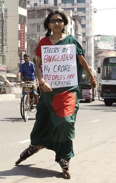 A Bangladeshi women in Dhaka showing support for Bangladesh Cricket team, 