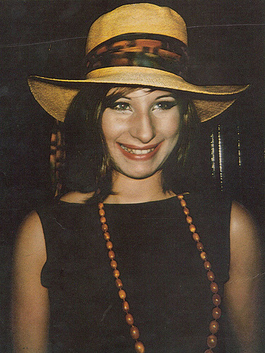 fyeahbarbrastreisand:

barbrastreisand:

Barbra Streisand

Barbra wearin’ a hat!
