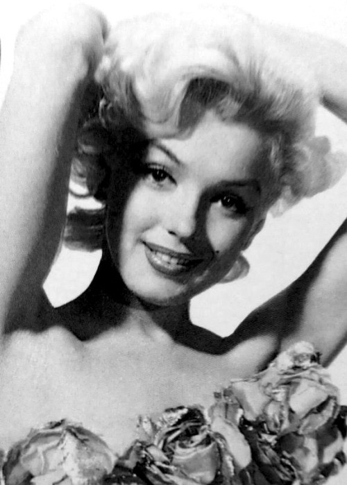 missingmarilyn:

Marilyn Monroe in a promotional photo for Gentlemen Prefer Blondes, 1952.