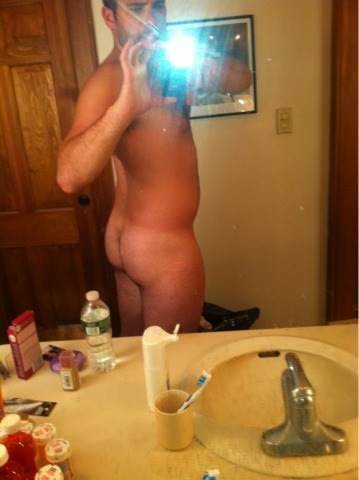 Scott Evans’ naked selfies