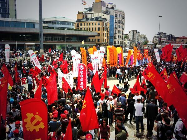 People gather at Taksim, Sunday afternoon as PM Erdogan speaks of his undeterred plans regarding the neighborhood. 
