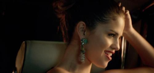 &rlm;@VEVO:Alright, Selenators…ready to fight the leakers? #SlowDownOfficial is coming SOON. As in, within the hour. RT! <a href=