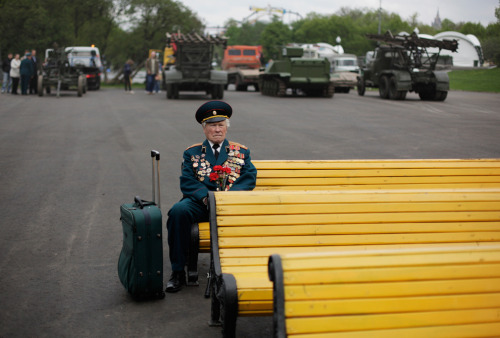 odilonredon:


Soviet Veteran
World War II veteran from Belarus Knostantin Pronin, 86, sits on a bench as he waits in hopes of finding other men from his unit at Gorky park during Victory Day in Moscow, Russia, May 9, 2011.
This picture made me sad. To think that there will be a few less friends from your unit until that one year you’re the last one, just waiting.
 