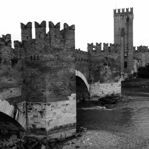 Рыцарь и его замок. Средневековые крепости и осадные сооружения Tumblr_mulz38uOlX1stfs1wo1_500