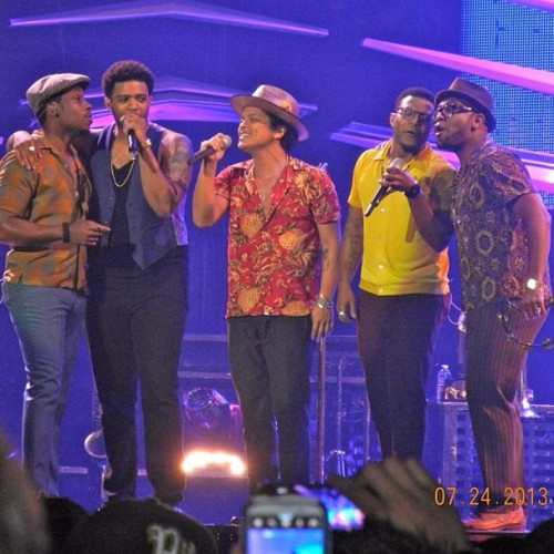 bmars-news:  "itsdehb: such a fun concert!!! OMG! #brunomars is truly amazing!!! #nofilter #moonshinejungletour2013 #music #concert"