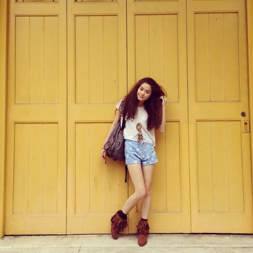 yellow*&#8222; my favourite daisies shorts from @shopequilibrium &#8222; www.shopequilibrium.com!!! (at LASALLE College of the Arts)