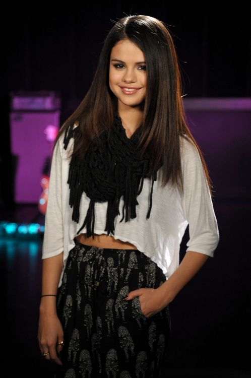 selgomez-news:Selena at herperformancerehearsal!