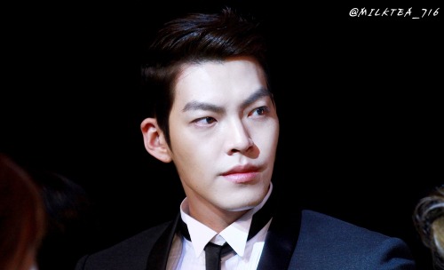 wywrd:

oy
deadly milktea
here full size pic (x) don’t know what rules are, but I’m sure you shouldn’t be untagging it

my name is Hot Woo Bin and I kill fangirls with my hot stare. Nice to meet you :)