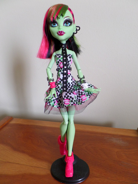 venivididolli:

miwadake:

sassmaster-arjay:

pgirl1986:

sassmaster-arjay:

jadestoybox:

sassmaster-arjay:

faybellethorn:

I got “I love Fashion” Venus today!
I love her. She has a little box hair going on but it’s nothing I can’t easily fix. 
Be careful when you get her! Some have glue stains on their foreheads because of their fringe. Mine is ok but I saw two others that had this problem.

HER VINES
ARE BLACK

can we please talk about this perfection can we

you know whats scary tho
how are they gonna top cleo and venus with the next ihf dolls
these are just so perfect and
we know mh has the capabilities
what will we be seeing next year

Maybe…. and I know it sounds crazy, but this whole week has been crazy…
An I heart Fashion BOY?

youre just talking nonsense now friend
but what if we got a clawd that was miraculously not attached to ula
or a holt that wasnt impossible to find for p much all united states collectors (this is selfish i know) 
basically all the boys so they can give them more obviously identifiable styles

DEUCE!
I vote Deuce so we can get his Scaris suit and he can get some desperately needed further characterization.

I vote Gil.
So he can have some goddamn pants for once.

Damn