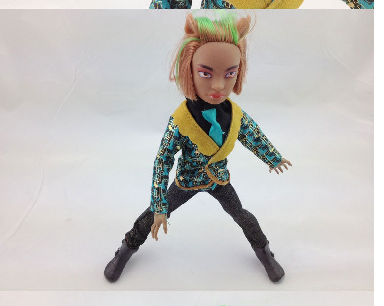 monsterhighsupportgroup:

imitationmonsters:

If you’re one of many fans who has missed out on the boy dolls due to scalpers and short packing, maybe you’d like to settle for these guys? They’re listed at $40 for a lot of 4.
Source

Oh yeah!
