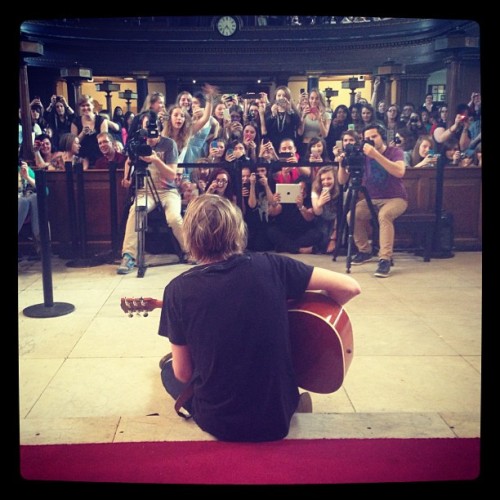 Jamie Campbell Bower being a sweetie and thanking fans for showing up by playing some songs for us&#8230;