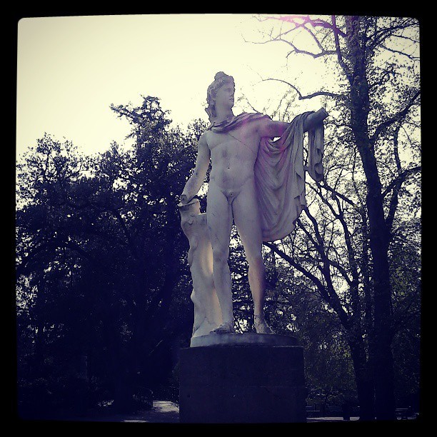 Statue d’Apollon au jardin des plantes