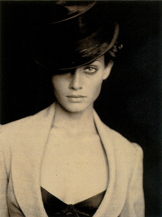 afterthenight:

Amber Valletta by Paolo Roversi for Vogue Paris May 1994
