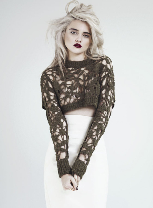 what-do-i-wear:


SKY FERREIRA POSES FOR ANDREW YEE IN S MODA MARCH 2013



