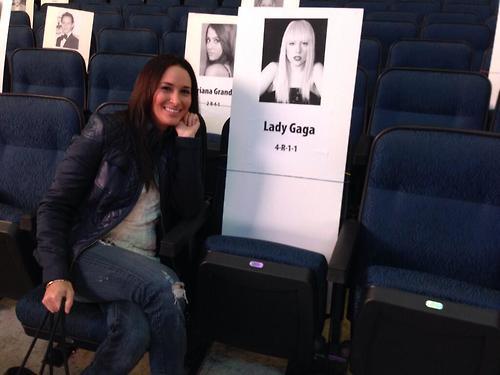 Another picture of Ariana&#8217;s sit behind Lady Gaga at the AMAs