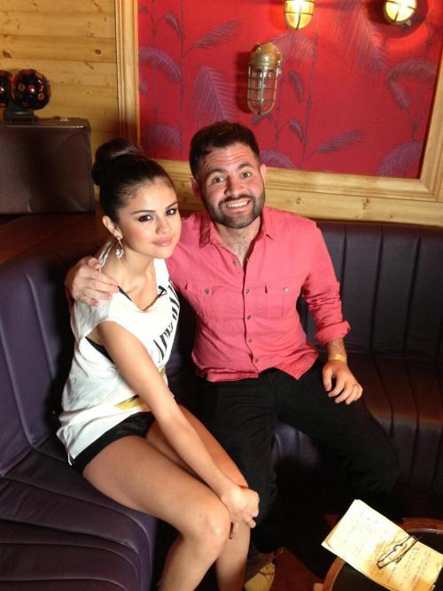 @SethKush: I asked her if it’d be creepy to say I liked her shoes. She said not at all. @SelenaGomez @Hot1015