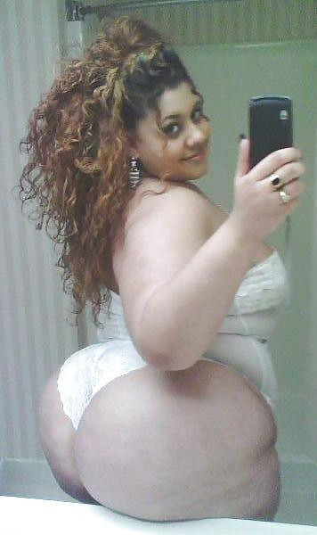 vinny2007:

bbwbounty:

planet-airsign:

Big booty

Big ole booty

She’s ready to sit her bare rump on my face.