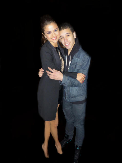 @SwagerificDanny: ME AND MY QUEEN SELENA &lt;3 love her so much she brought us inside the hotel and talked to us for so long &lt;3